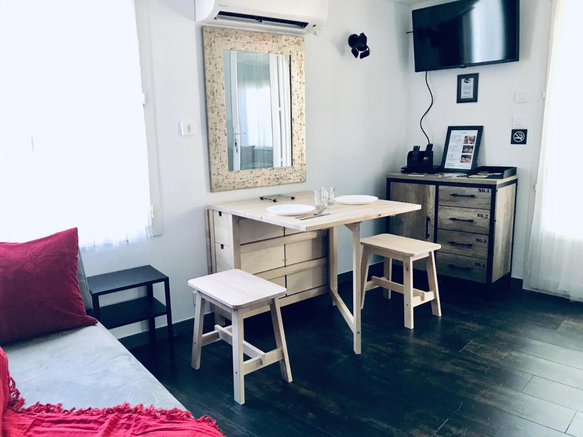 Guesthouse La Costiere - Logements Independants - Espace Piscine Jacuzzi リュネル エクステリア 写真