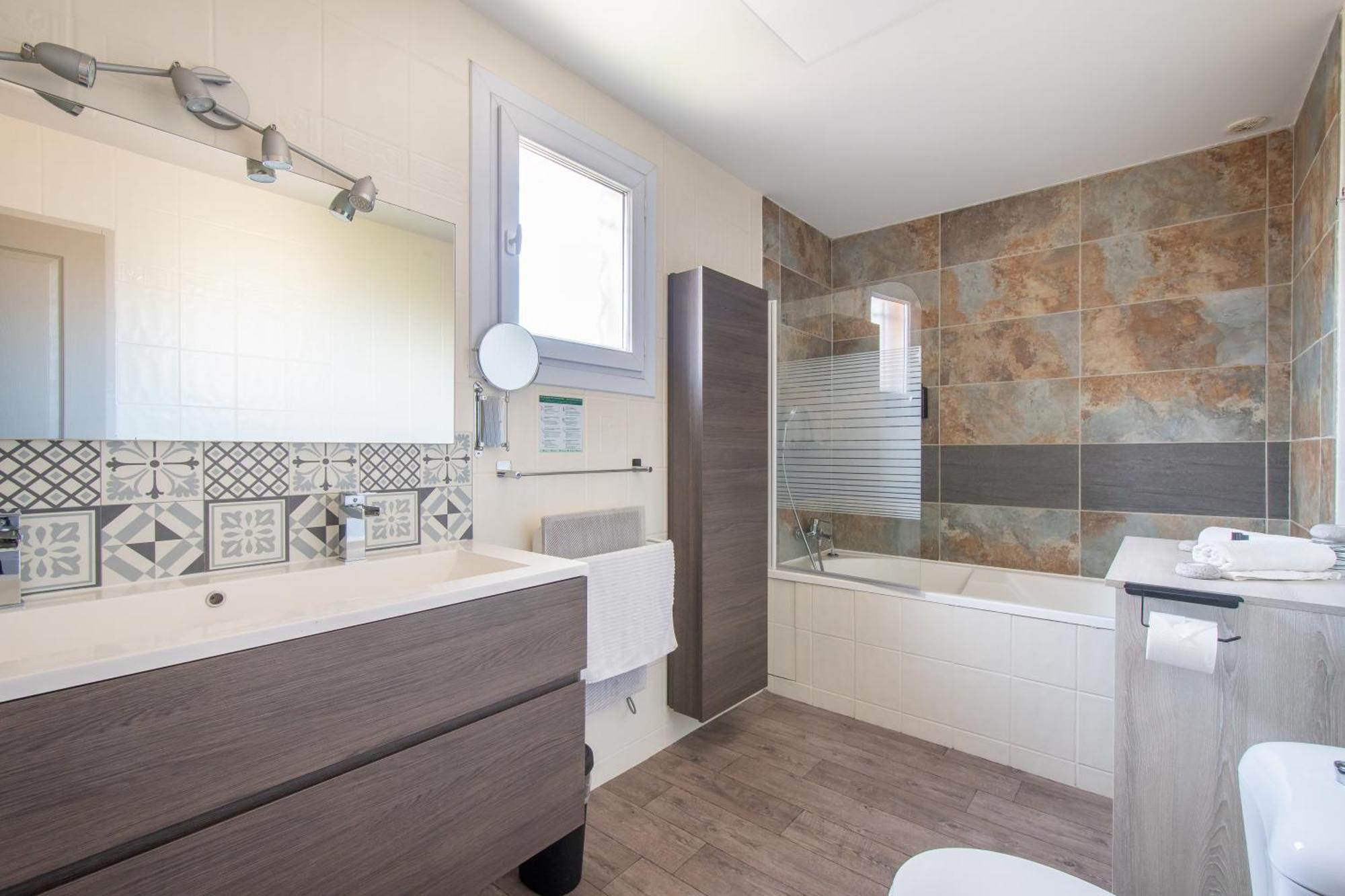 Guesthouse La Costiere - Logements Independants - Espace Piscine Jacuzzi リュネル エクステリア 写真