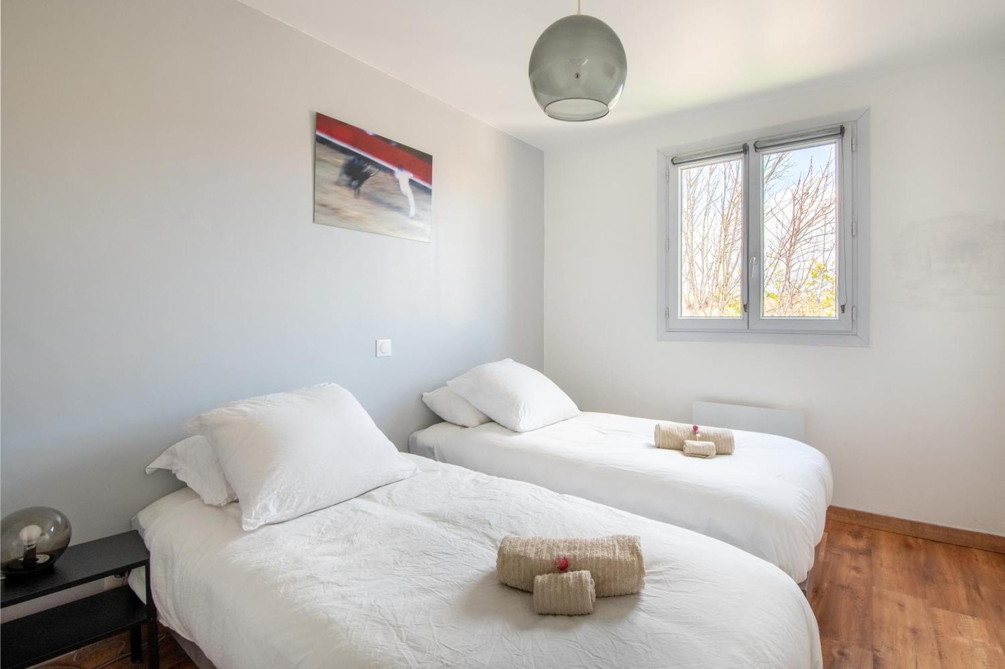 Guesthouse La Costiere - Logements Independants - Espace Piscine Jacuzzi リュネル エクステリア 写真