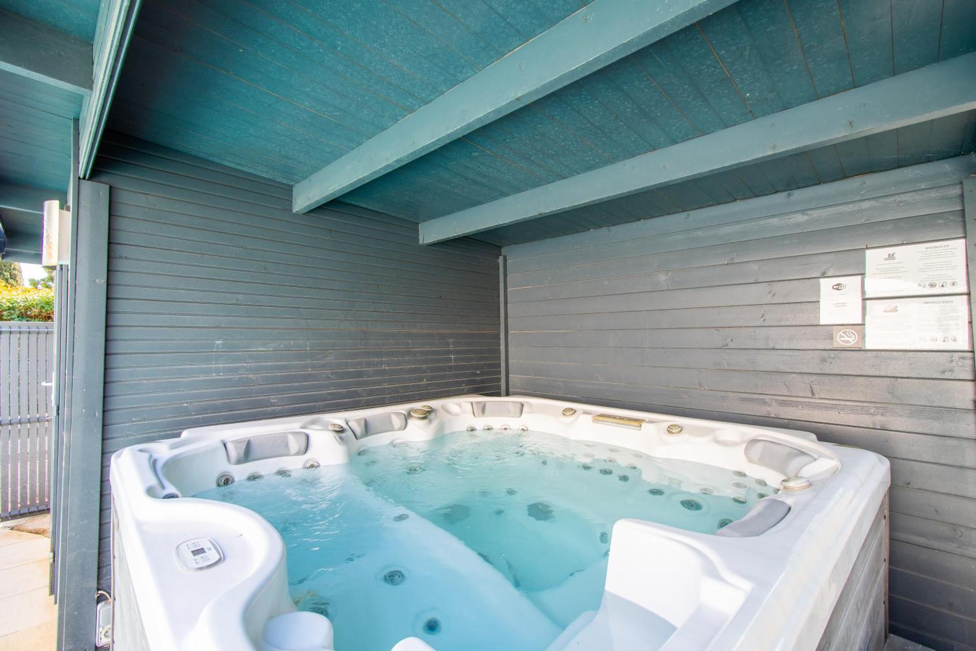 Guesthouse La Costiere - Logements Independants - Espace Piscine Jacuzzi リュネル エクステリア 写真